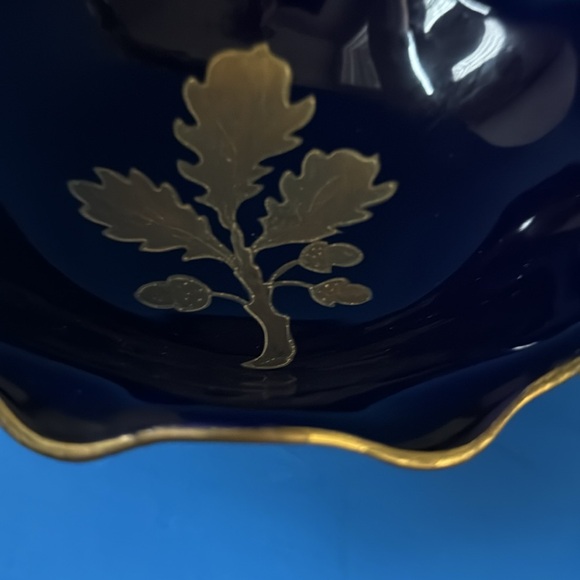 Jlmenau dish in a stunning cobalt blue with gold oak leaves & edged in gold. EVC - Picture 7 of 7